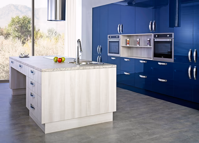Cocina Luxe en azul cobalto efecto perla