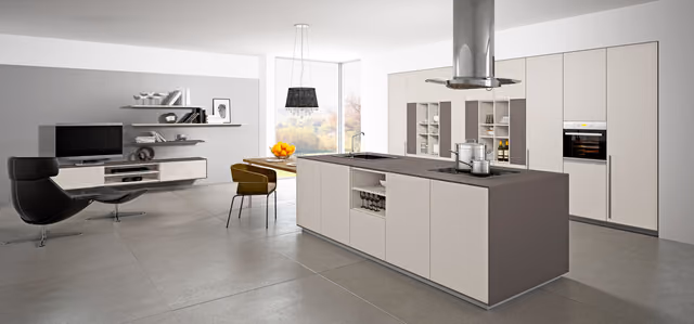 Cocina Luxe Supermatt en magnolia y basalto